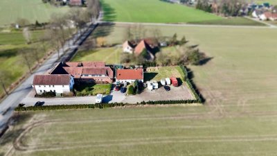 Neuwertiges EFH inkl. weiterer Gebäude in Alleinlage!