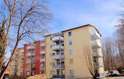 Zentrale 3-Zimmer-Wohnung mit sehr großem Wohlfühl-Balkon