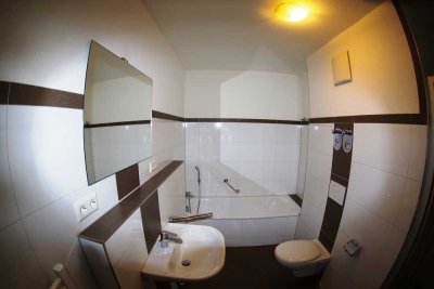 Leerstehend! Neuwertige zentrumsnahe 3-Zimmer-Maisonette-Wohnung mit 2 Balkonen u. TG-Stellplatz