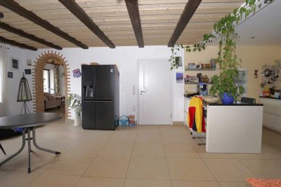 Traumhaus mit unverb. Fernblick, zwei oder drei Parteien. Schöner Garten