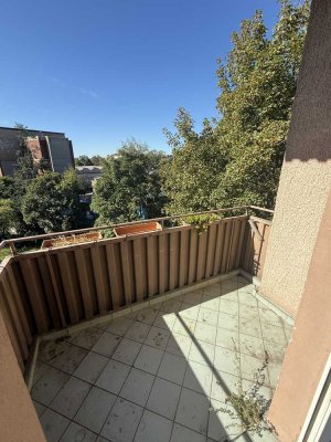 Helle 2-Zimmer Wohnung mit Balkon zur Untermiete (Britz)