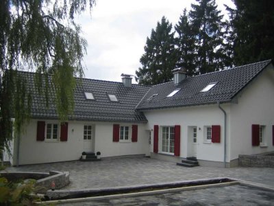 Neuwertige Wohnung mit 3 Zimmern Küche, Diele Bad + Gäste WC und Terrasse in Nettersheim-Tondorf