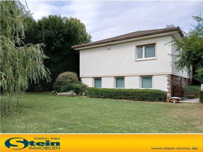 5- Zimmer-Bungalow mit repräsentativem Innenleben, großem Garten und ruhiger Lage! Nähe Schwimmbad.