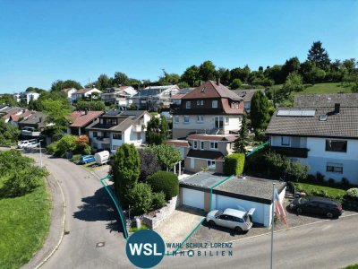 Großzügiges Zweifamilienhaus mit 3 Garagen, Stellplätzen, kleinem Garten & Pool. Ideal für Familien!