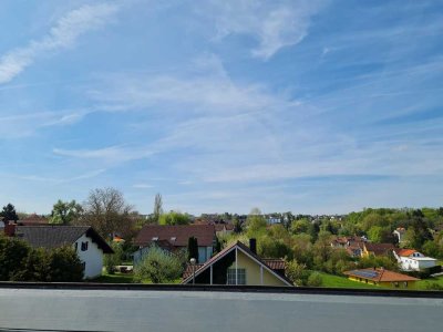 Neu renovierte 3-Zimmer-Dachgeschosswohnung mit uneinsehbarer Süd-Dachterrasse , EBK und Garage