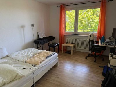 Schönes WG-Zimmer, 15 qm in einer 3-er WG