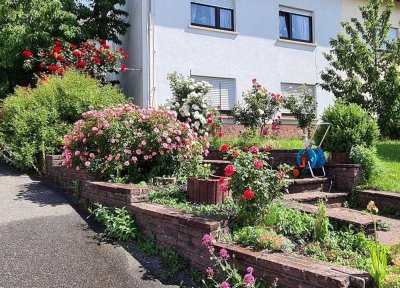 Familienglück in Waldbronn-Busenbach: Charmante Doppelhaushälfte mit Einliegerwohnung