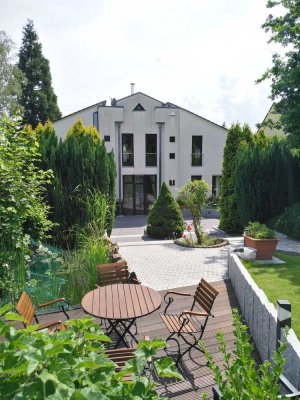 Exklusive Architektenvilla mit parkähnlich angelegtem Garten zu vermieten