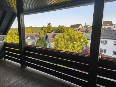 Ansprechende, helle 3-Zimmer-DG-Nichtraucher-Wohnung mit gehobener Innenausstattung mit EBK in Mayen