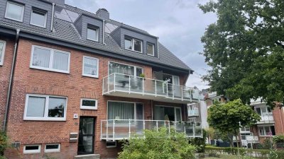 Geschmackvolle 2,5 Zimmerwohnung mit Balkon und EBK in Tibargnähe. Hamburg-Niendorf