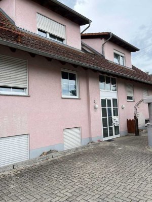 Schöne Maisonettewohnung mit PKW Stellplatz