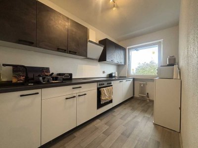 Wunderschön renovierte 3 Zimmer Wohnung mit großem Balkon