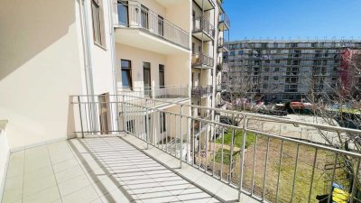 So schön kann Wohnen sein – Stilvoll renovierte 3-Zimmer-Wohnung mit Flair! Süd-Balkon & Aufzug!