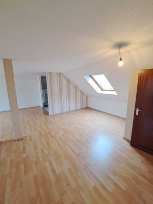 2,5-Zimmer Dachgeschosswohnung in Gera-Nord mit Einbauküche - provisionsfrei