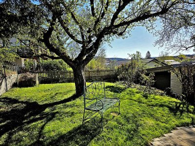 GROSSZÜGIGE GARTEN-WOHNUNG IN TRAUMHAFTER AUSSICHTSLAGE