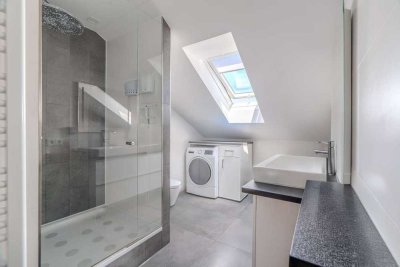 Stilvolles Wohnen mit Weitblick – Modernisierte Doppelhaushälfte mit Aufzug, Sauna & Einliegeroption
