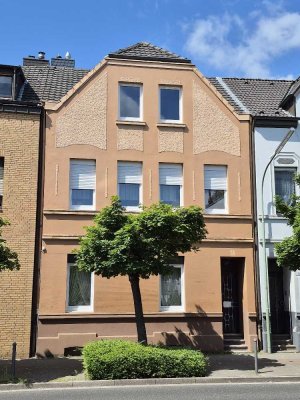 Attraktives, teilsaniertes 3 Familien Stadthaus mit Süd-West Garten in Neuss-Dreikönigenviertel
