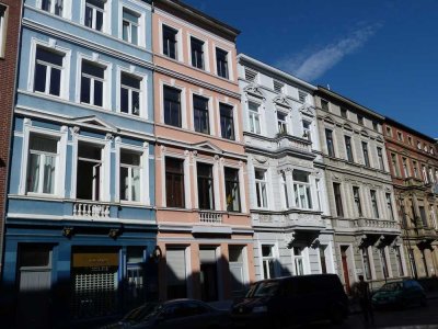 Helle 2-Zimmer-Wohnung mit sep. Badezimmer in Aachen, Frankenberger Viertel (2. OG)