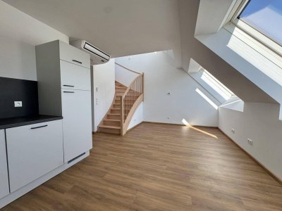 2 Zimmer Dachgeschoss Wohnung mit Terrasse sowie Klimaanlage - Erstbezug - Unbefristet
