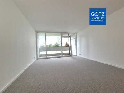 Renovierte und helle 2-Zimmer-Wohnung mit zwei Loggien