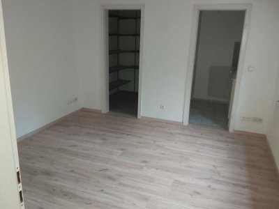 Erstbezug nach Sanierung mit Einbauküche: Schöne 2,5-Zimmer-Wohnung mit geh. Innenausstattung