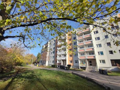 * Bezugsbereit ab September 25 * Südpark * 1.OG *