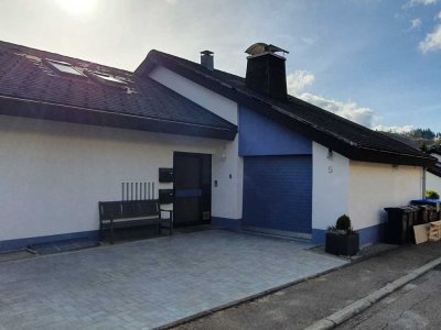 Erdgeschosswohnung mit 3,5 Zimmern sowie Balkon und Einbauküche in Lenzkirch