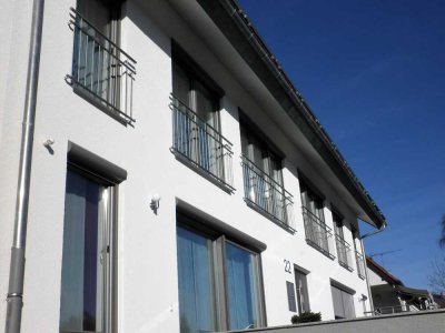 Gehobene 3,5-Zimmer-Maisonette-Wohnung mit Balkon, Terrasse, EBK und Stellplatz in Leonberg