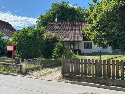 Ländliches Wohnen zwischen Hopfengärten und Golfplatz in Mitten der Hallertau.