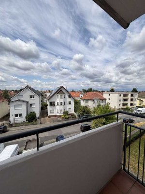 KAPITALANLAGE: schöne 2-Zimmer Wohnung mit Balkon in zentraler Lage