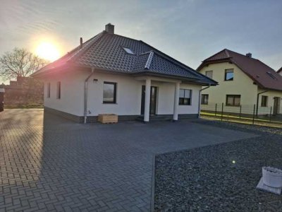 Kremmen: 10 Min S-Bhf, gepflegter, sonniger Bungalow, Baujahr. 2017, 4 Zi., ca. 130 m2