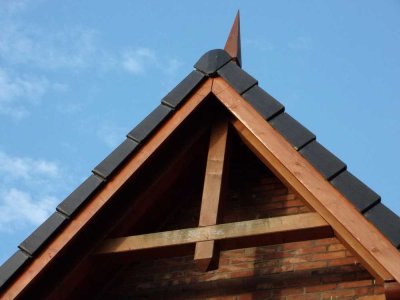Einfamilienhaus mit Halle Isoliert auf großen Grundstück