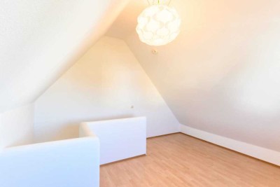 Attraktive 2-Zimmer-Maisonettewohnung mit Balkon in modernisiertem Gebäude