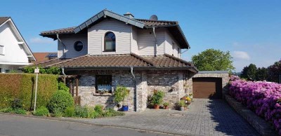 Architektenhaus in Neunkirchen-Schöneshof, gehobene Ausstattung EBK, Kamin, FBH, Garage, Keller