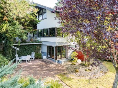 Individuelles Architektenhaus in ruhiger Wohnlage mit Schwimmbad & großem Grundstück