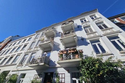 DREAMHOUSE Immobilien: Charmante Altbauwohnung mit zwei Bädern