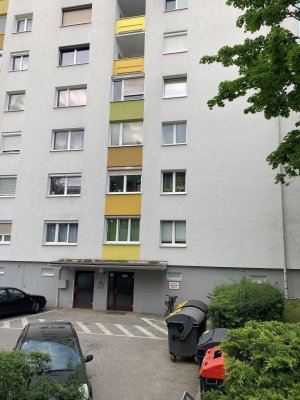 Lichtdurchflutete 2 Zimmer Wohnung mit Garagenplatz