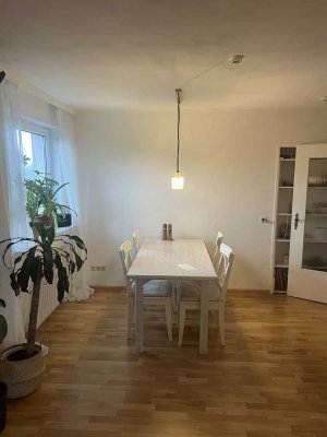 *VIEL PLATZ ZUM GUTEN PREIS!* 4-Zimmer-Wohnung mit Traumausblick ins Grüne +Aufzug+EBK+Riesenbalkon