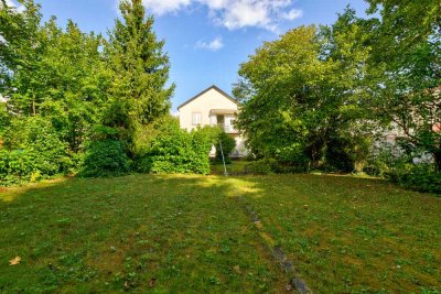 "Ansprechendes 2-Familien-Haus auf einem schönen Grundstück in ruhiger und zentraler Lage!"