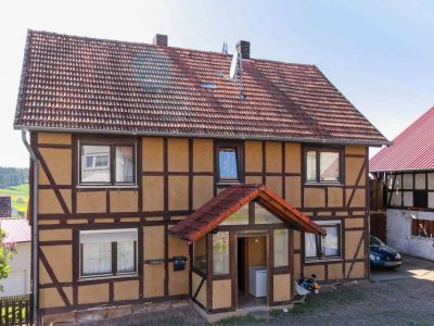 Charmantes Einfamilienhaus mit Scheune und großem Grundstück in Burghaun-Schlotzau
