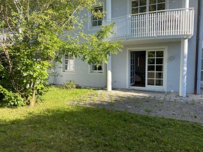Exklusive 4-Zimmer-Erdgeschosswohnung mit Terrasse und Garten (Kreis München)