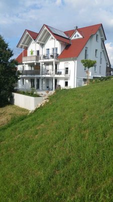 Neuwertige 4-Zimmer-Wohnung mit Balkon und EBK in Bischberg