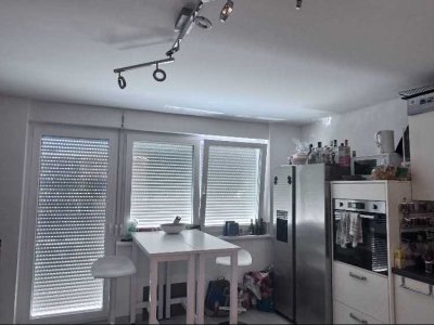 Geschmackvolle, neuwertige 2,5-Raum-DG-Wohnung mit gehobener Innenausstattung und Balkon