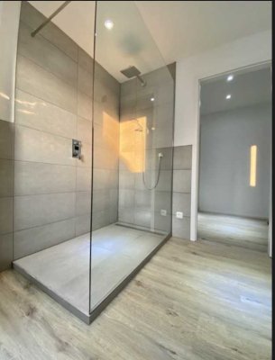 Wunderschöne kernsanierte 2 Zimmer DG Wohnung