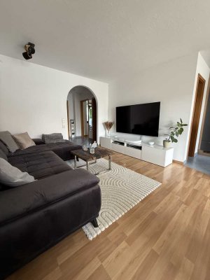 Charmante 3,5-Zimmer-Wohnung, teilmöbliert, zur Vermietung