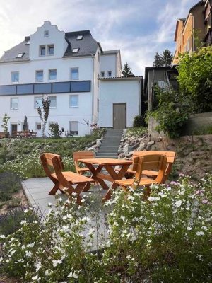 Freundliche und neuwertige 4-Raum-Wohnung mit gehobener Innenausstattung in Schneeberg