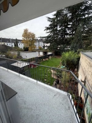 2 ZKDB zentral in Krefeld Cracau mit Balkon ins Grüne