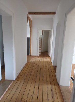 Charmante Dachgeschosswohnung mit Dachterrasse