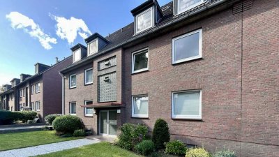 Dachgeschosswohnung mit Balkon und Carport