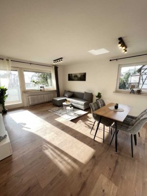 Zentrale möblierte 2-Zi. Wohnung mit Balkon & Garage